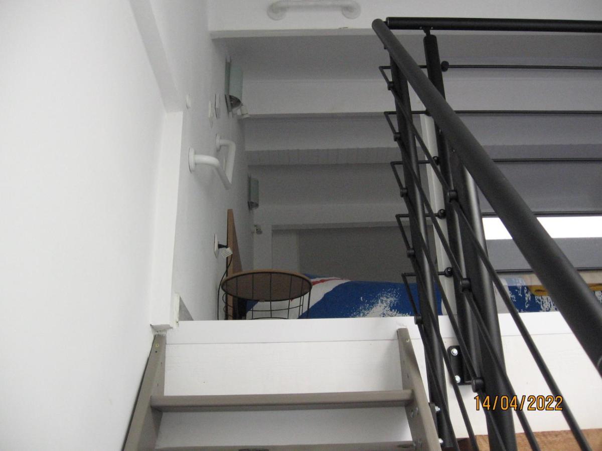 Appartement Avec Chambre En Mezzanine Rognac Luaran gambar